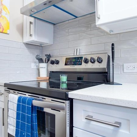 Gorgeous 2Br Condo W Parking Patio Coffee! YYC Exteriér fotografie