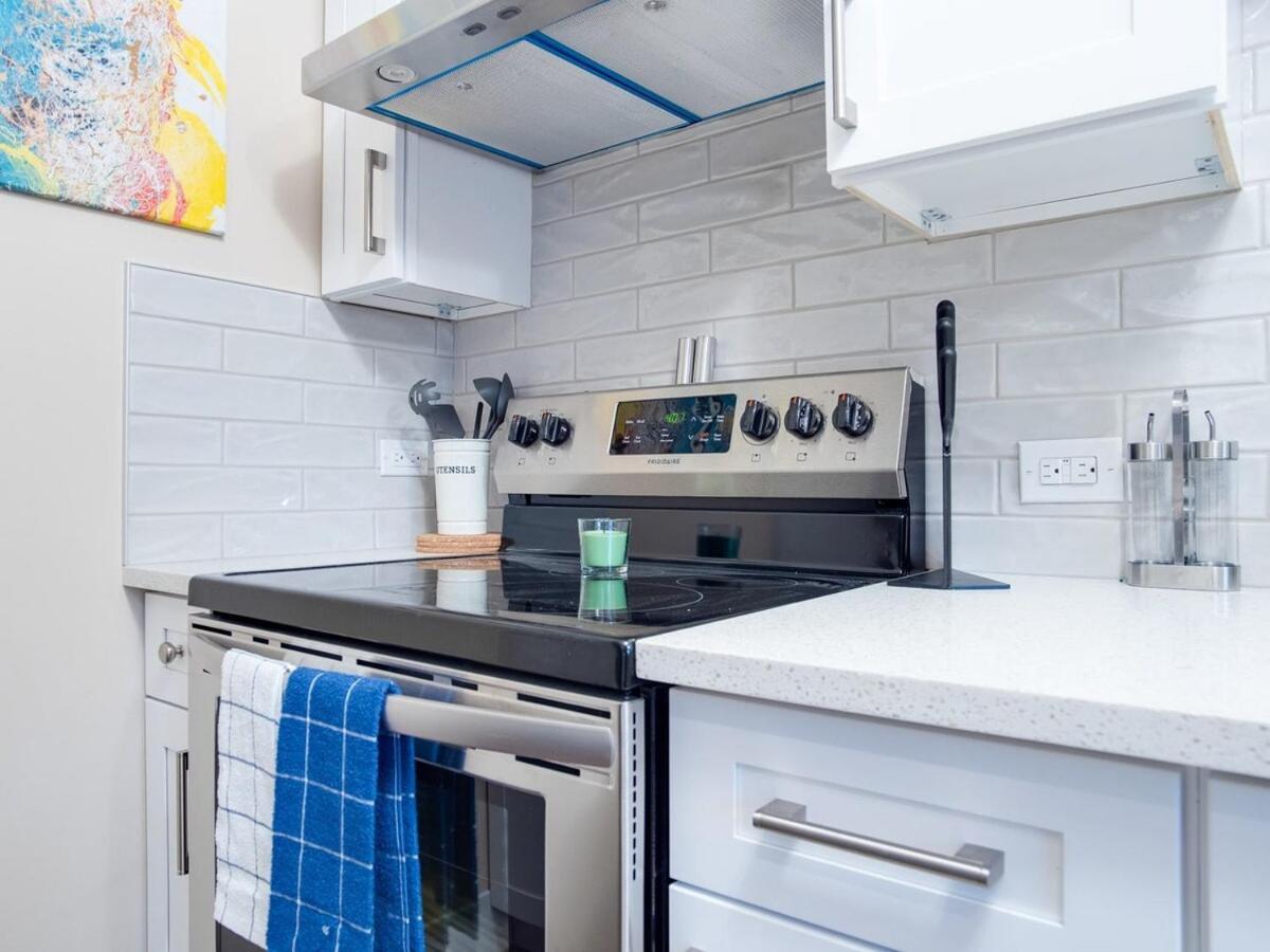 Gorgeous 2Br Condo W Parking Patio Coffee! YYC Exteriér fotografie