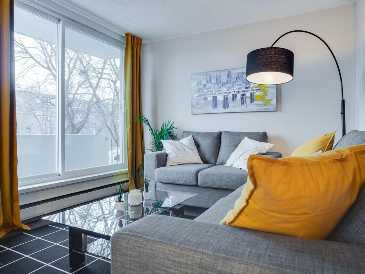 Gorgeous 2Br Condo W Parking Patio Coffee! YYC Exteriér fotografie
