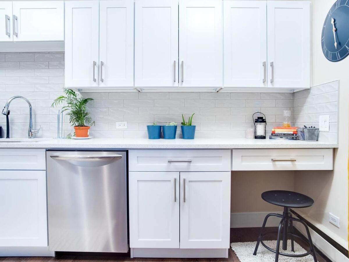 Gorgeous 2Br Condo W Parking Patio Coffee! YYC Exteriér fotografie