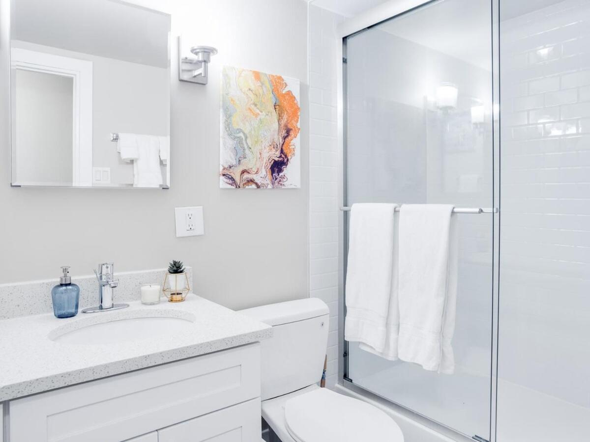 Gorgeous 2Br Condo W Parking Patio Coffee! YYC Exteriér fotografie