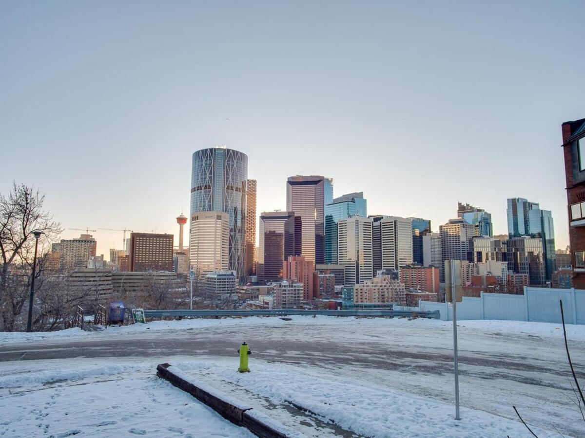 Gorgeous 2Br Condo W Parking Patio Coffee! YYC Exteriér fotografie