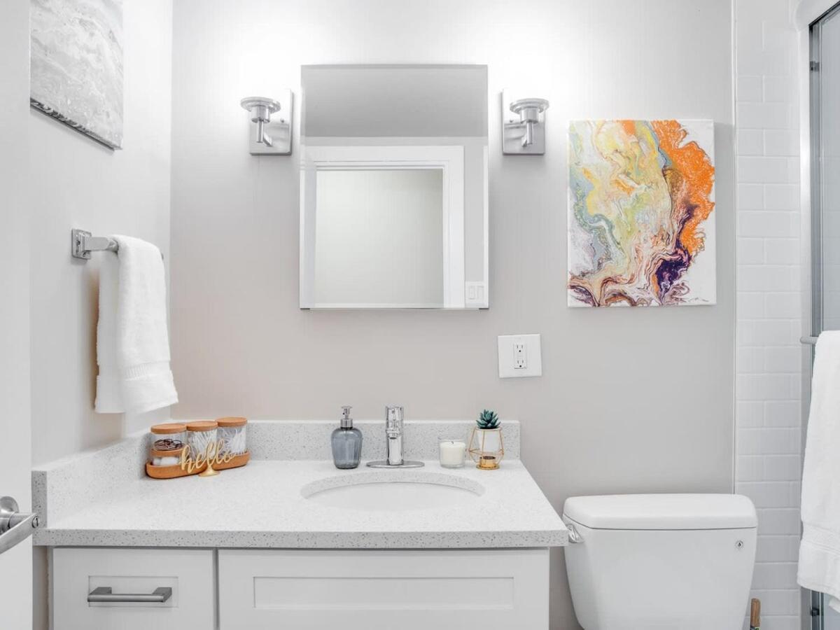 Gorgeous 2Br Condo W Parking Patio Coffee! YYC Exteriér fotografie