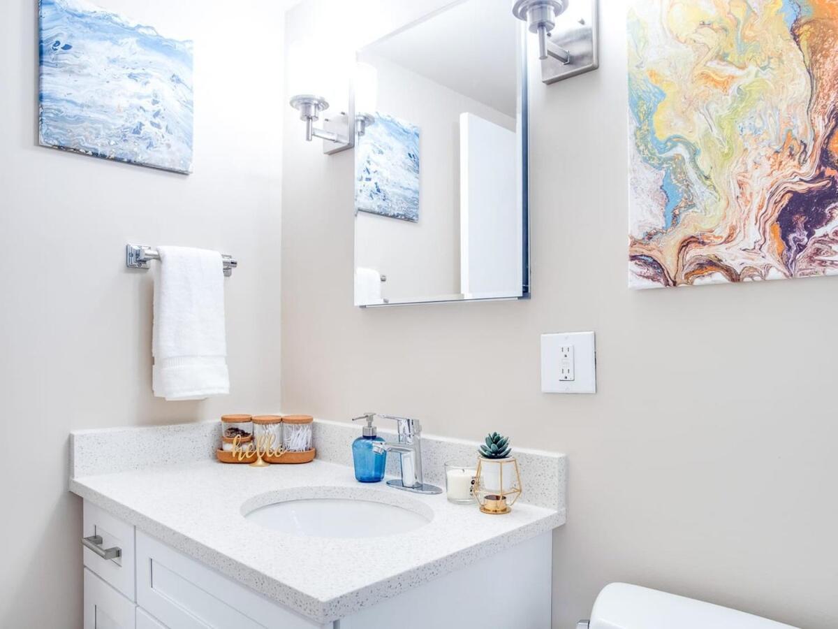 Gorgeous 2Br Condo W Parking Patio Coffee! YYC Exteriér fotografie