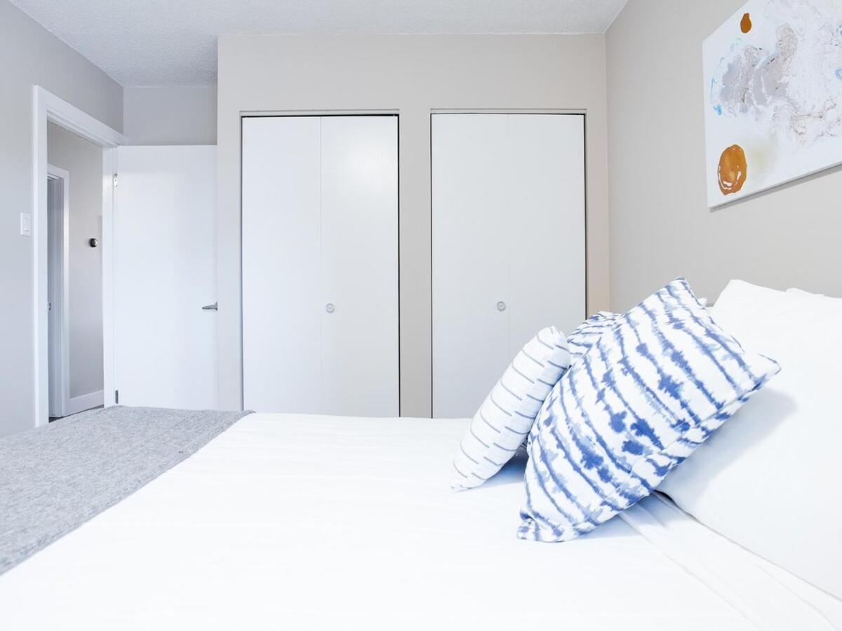 Gorgeous 2Br Condo W Parking Patio Coffee! YYC Exteriér fotografie