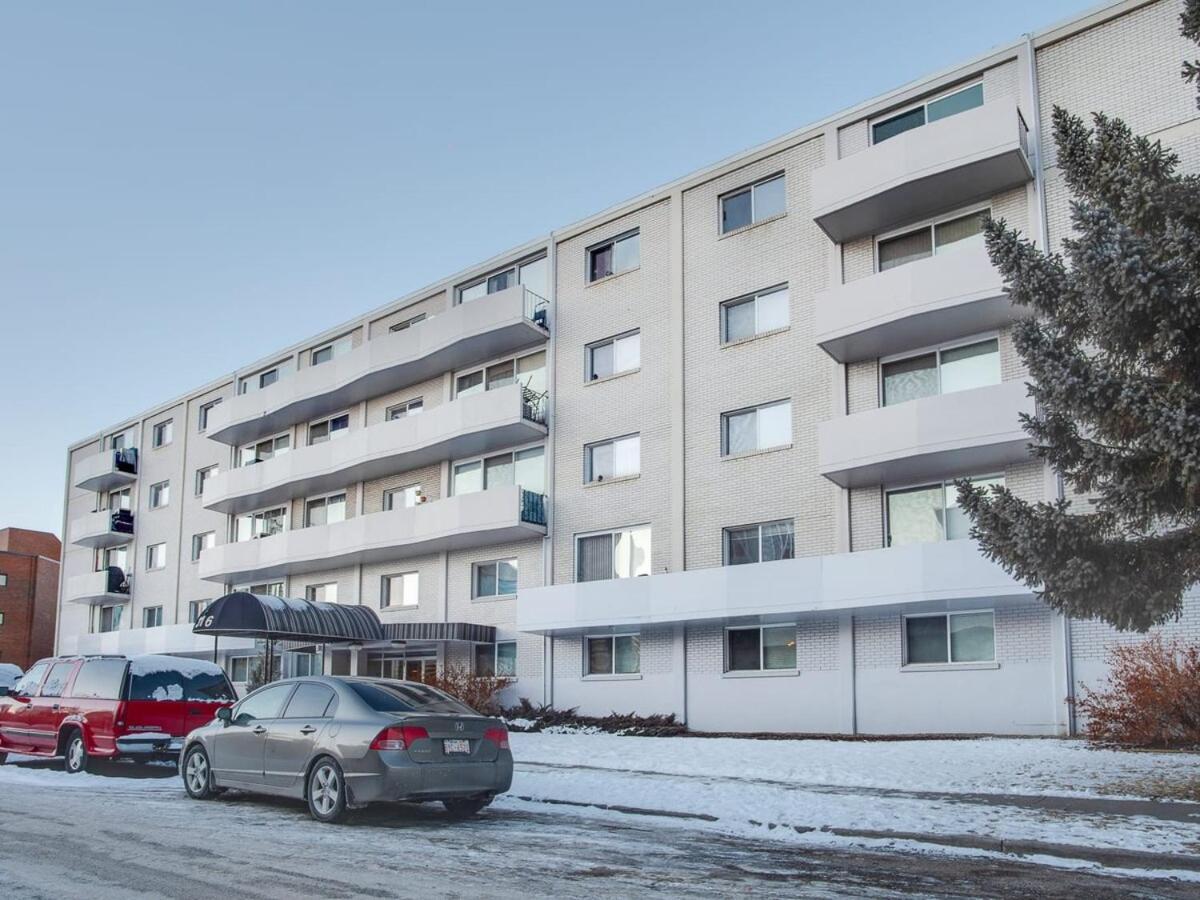 Gorgeous 2Br Condo W Parking Patio Coffee! YYC Exteriér fotografie