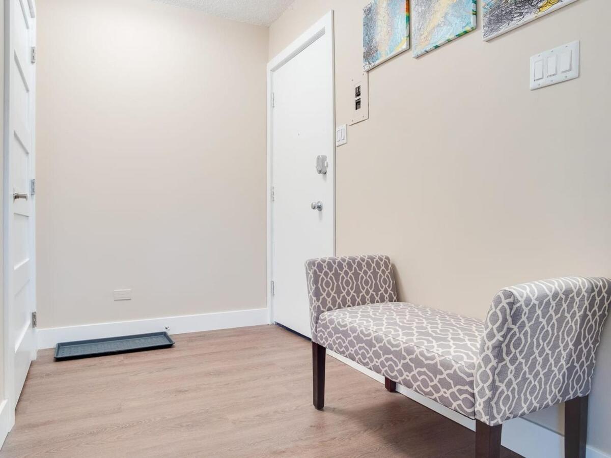 Gorgeous 2Br Condo W Parking Patio Coffee! YYC Exteriér fotografie