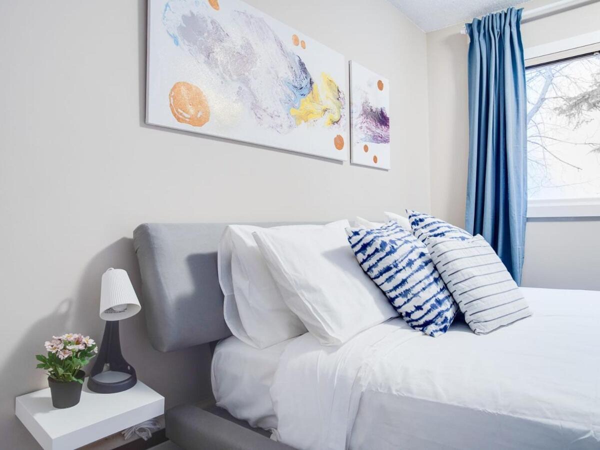 Gorgeous 2Br Condo W Parking Patio Coffee! YYC Exteriér fotografie