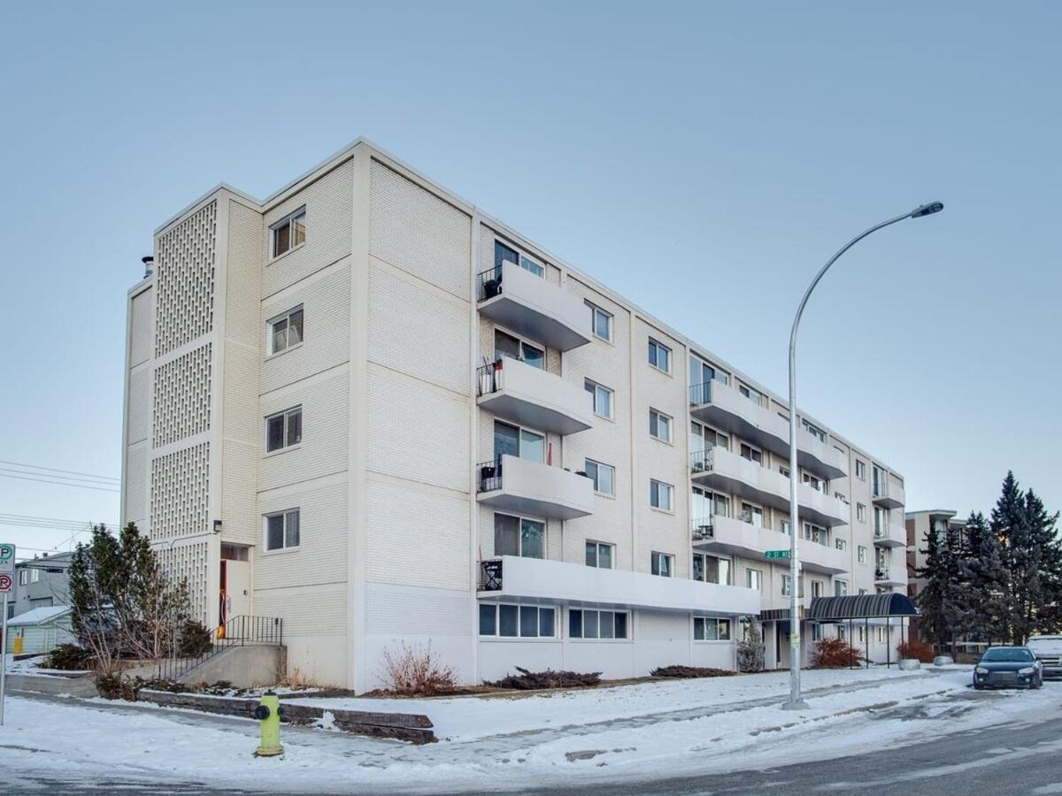 Gorgeous 2Br Condo W Parking Patio Coffee! YYC Exteriér fotografie