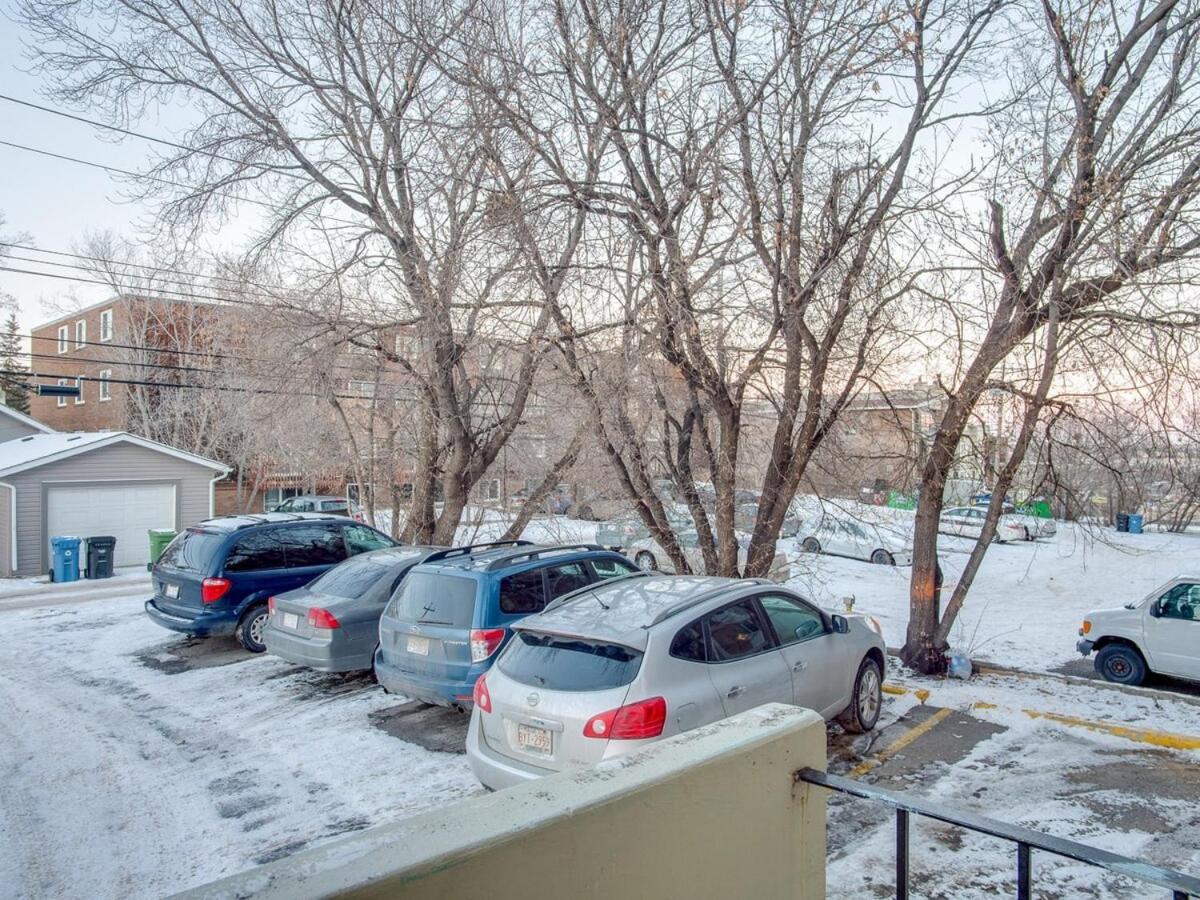 Gorgeous 2Br Condo W Parking Patio Coffee! YYC Exteriér fotografie