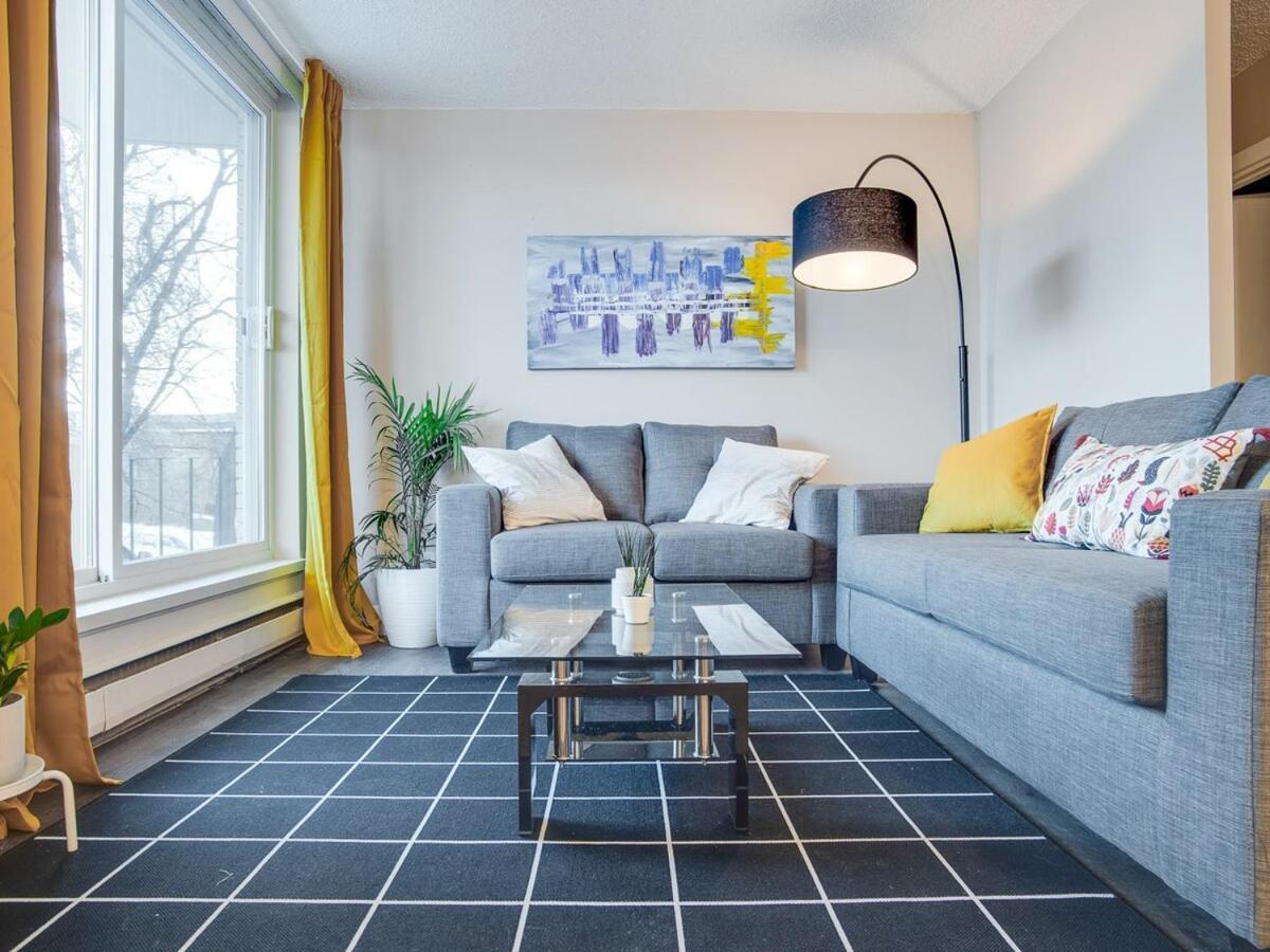Gorgeous 2Br Condo W Parking Patio Coffee! YYC Exteriér fotografie